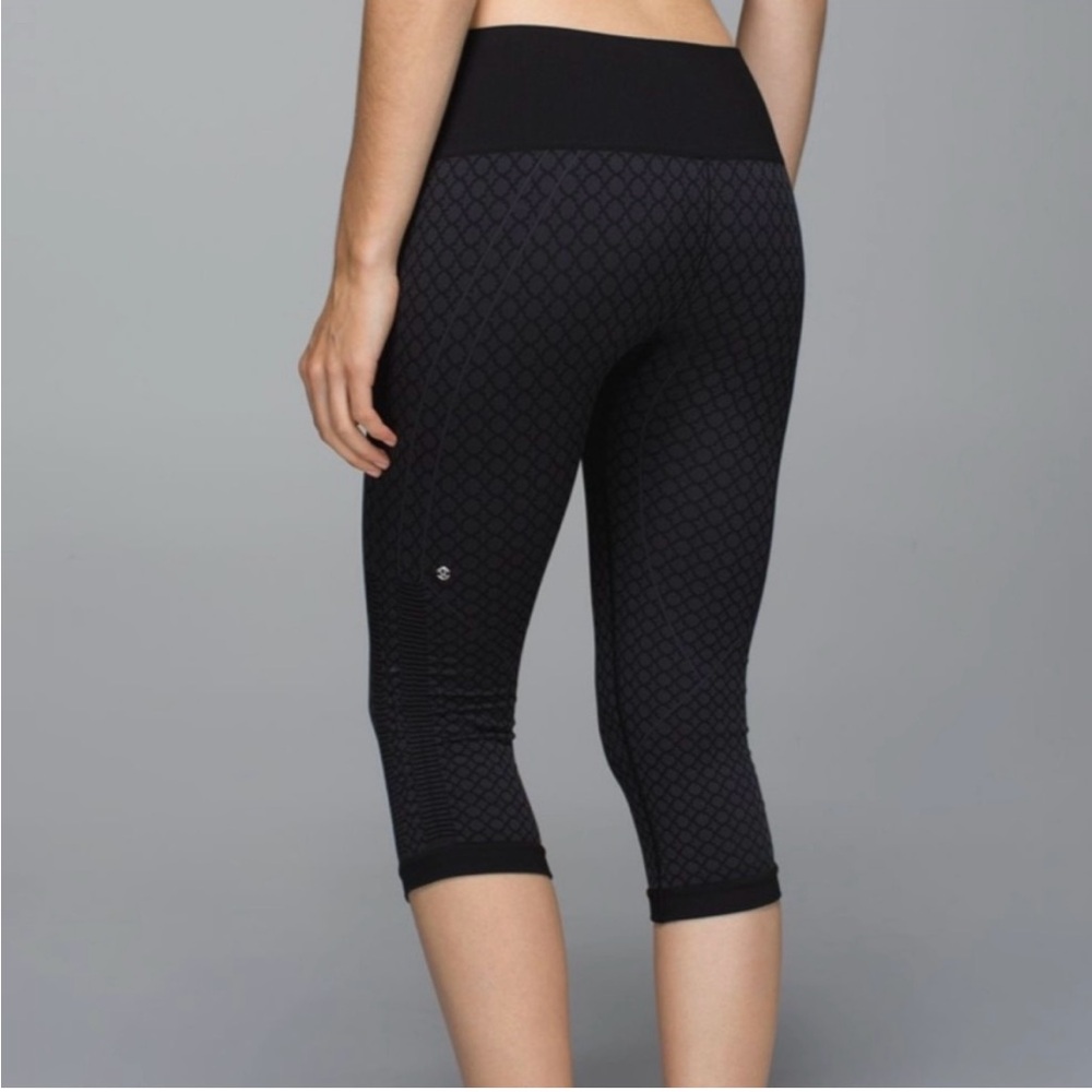 Lululemon In The Flow Crop size 4 Heathered Deep Coal